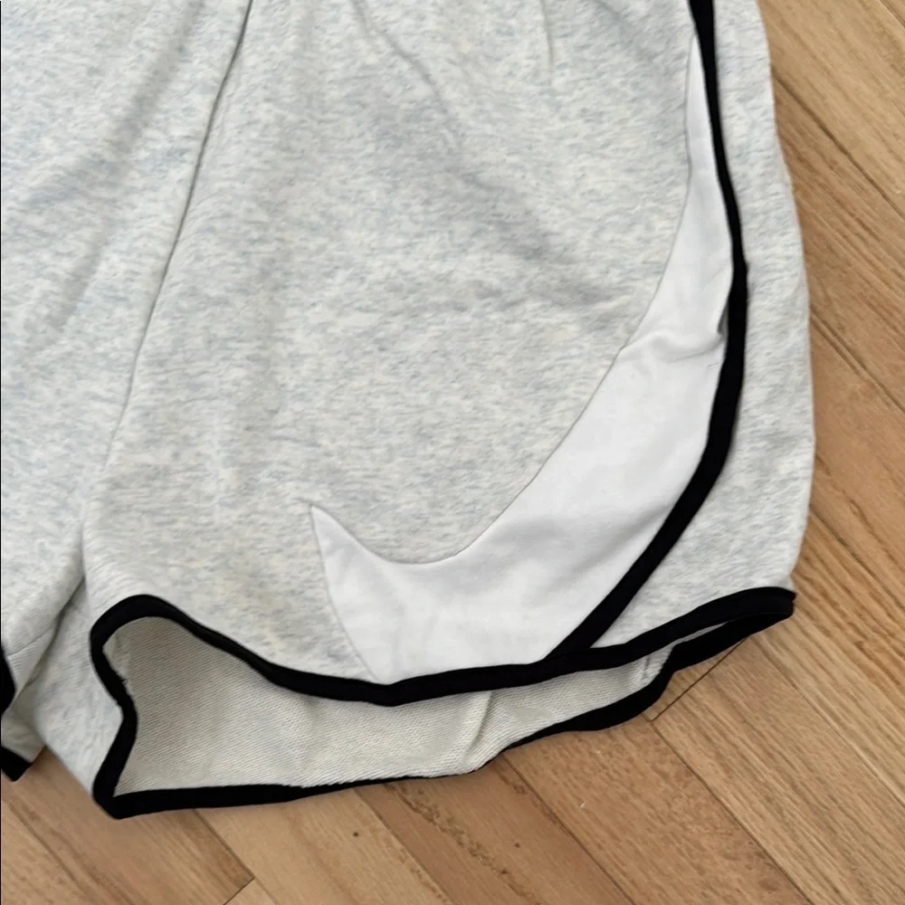 NWOT Nike Sportswear Circa 72 Women High Rise Fleece shorts